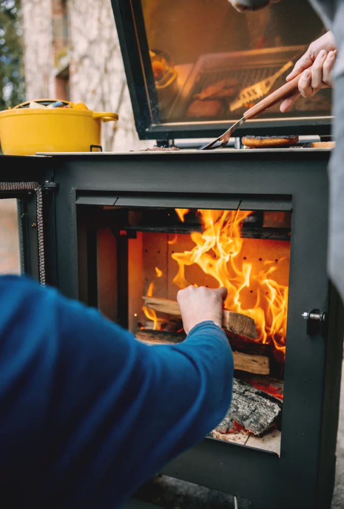 Barbecue et poêle à bois BBQUBE